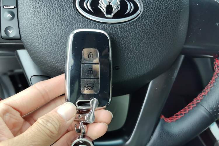 Used Kia K5 2011 2.0L Automatic DLX Vehicle Key