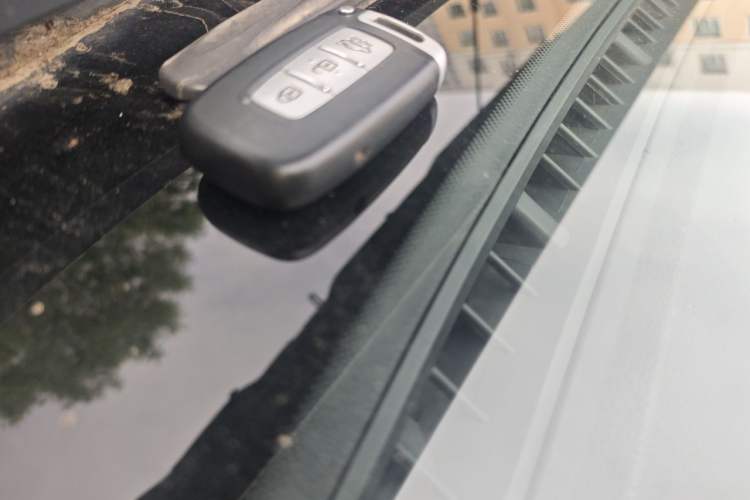 Used Kia K5 2011 2.4L Automatic Premium Vehicle Key