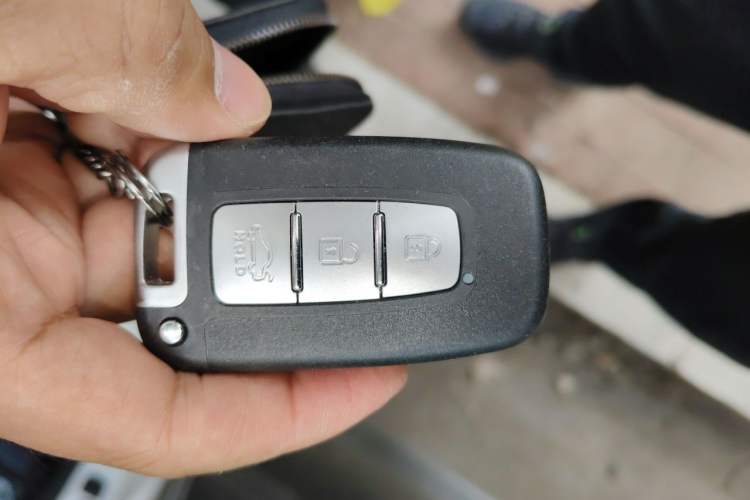 Used Kia K5 2011 2.0L Automatic DLX Vehicle Key