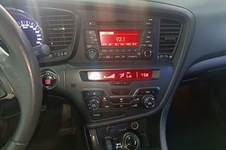 Used Kia K5 2011 2.0L Automatic Premium Audio And AC Panel