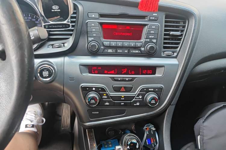 Used Kia K5 2011 2.0L Automatic DLX Audio And AC Panel
