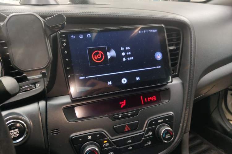 Used Kia K5 2011 2.0L Automatic DLX Audio And AC Panel