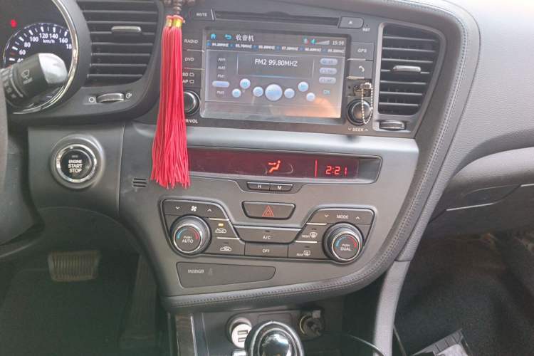 Used Kia K5 2011 2.0L Automatic DLX Audio And AC Panel