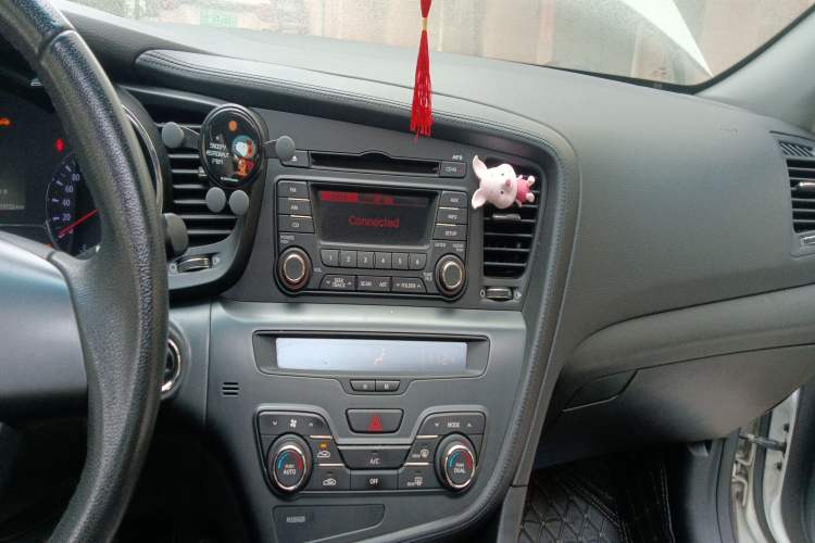Used Kia K5 2011 2.0L Automatic DLX Audio And AC Panel