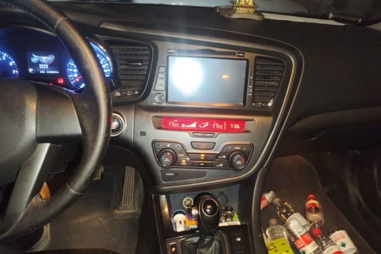 Used Kia K5 2011 2.0L Automatic DLX Audio And AC Panel