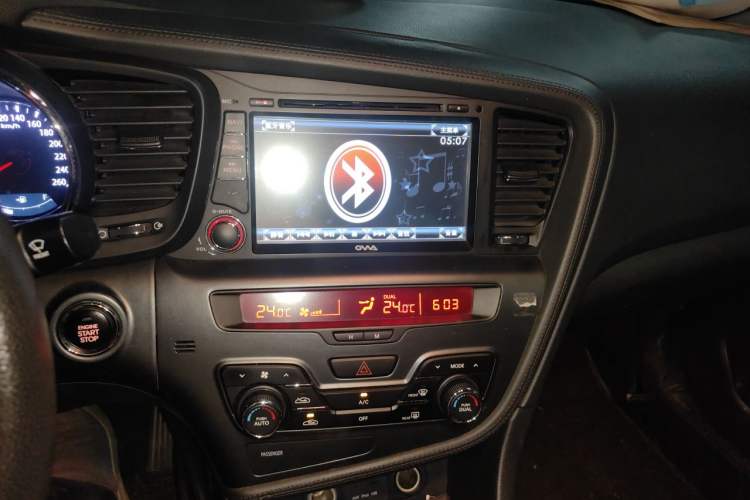 Used Kia K5 2011 2.0L Automatic DLX Audio And AC Panel