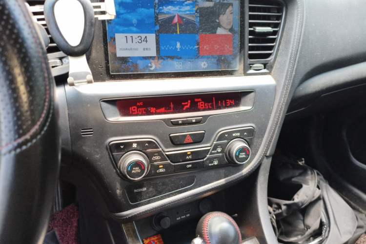 Used Kia K5 2011 2.0L Automatic GLS Audio And AC Panel