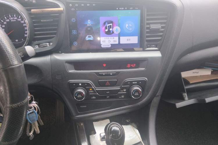 Used Kia K5 2011 2.0L Automatic GLS Audio And AC Panel