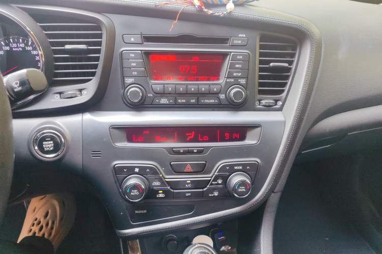Used Kia K5 2011 2.0L Automatic DLX Audio And AC Panel