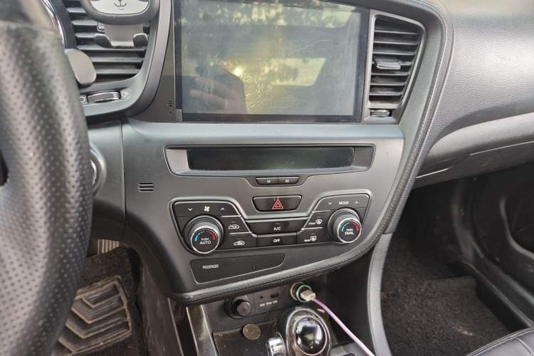 Used Kia K5 2011 2.0L Automatic DLX Audio And AC Panel