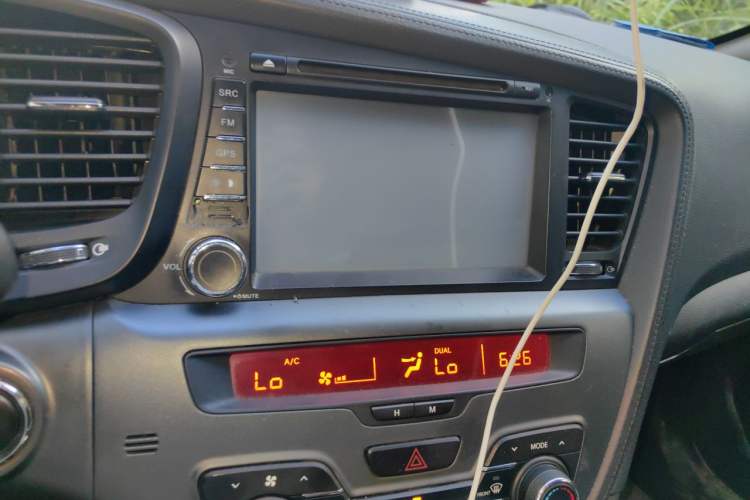 Used Kia K5 2011 2.0L Automatic DLX Audio And AC Panel