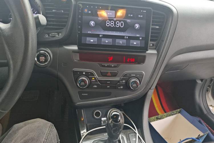Used Kia K5 2011 2.0L Automatic DLX Audio And AC Panel