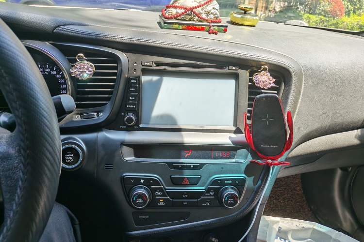 Used Kia K5 2011 2.0L Automatic DLX Audio And AC Panel
