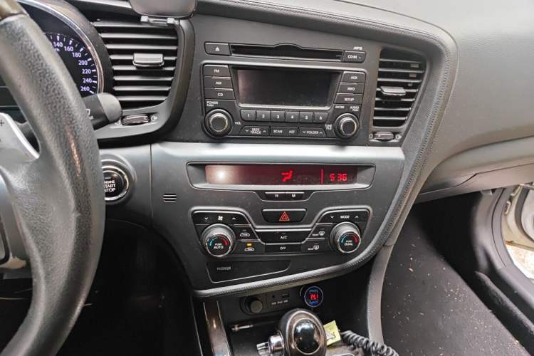 Used Kia K5 2011 2.0L Automatic Premium Audio And AC Panel