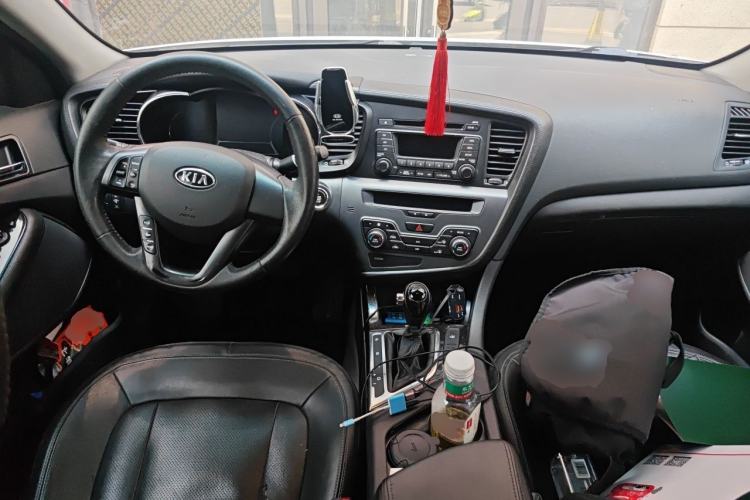 Used Kia K5 2011 2.0L Automatic DLX Center Console