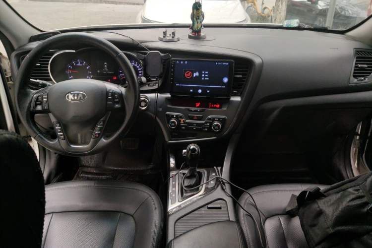 Used Kia K5 2011 2.0L Automatic DLX Center Console