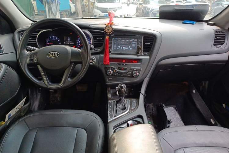 Used Kia K5 2011 2.0L Automatic DLX Center Console