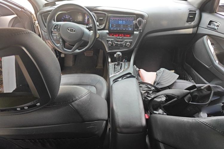 Used Kia K5 2011 2.0L Automatic DLX Center Console