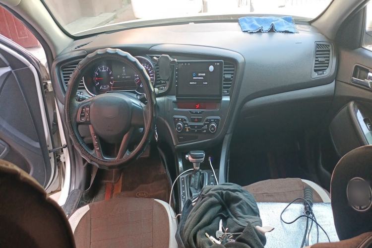 Used Kia K5 2011 2.0L Automatic GL Center Console