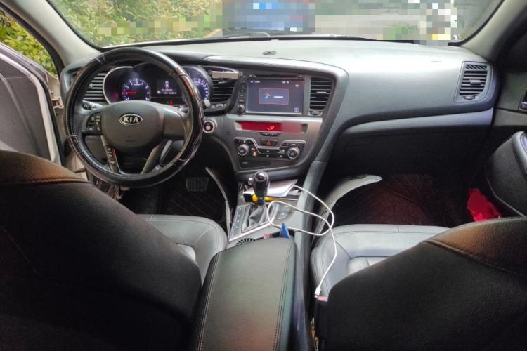 Used Kia K5 2011 2.0L Automatic DLX Center Console