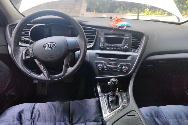 Used Kia K5 2011 2.0L Automatic DLX Center Console