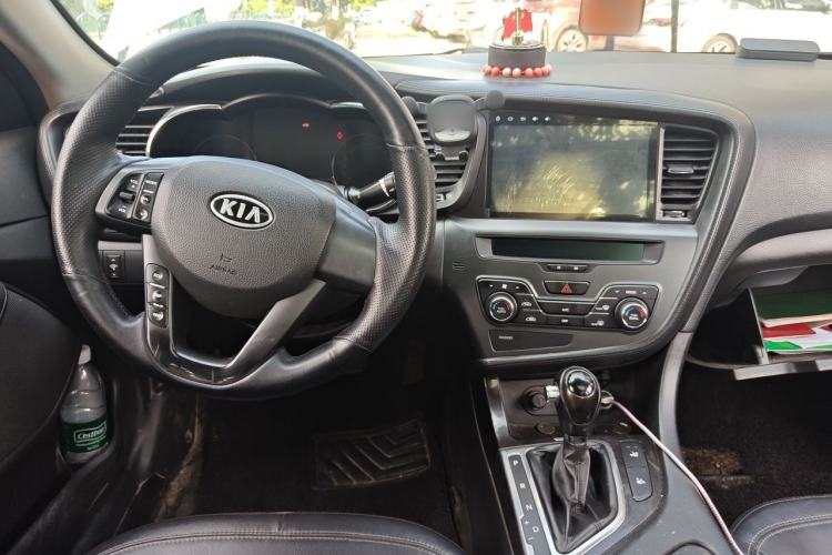 Used Kia K5 2011 2.0L Automatic DLX Center Console