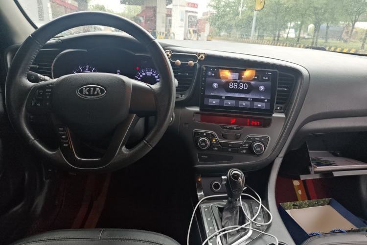 Used Kia K5 2011 2.0L Automatic DLX Center Console