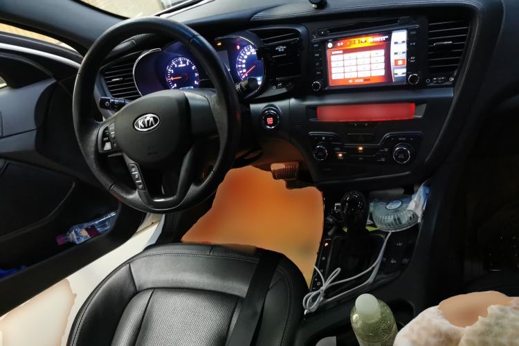 Used Kia K5 2011 2.0L Automatic DLX Center Console