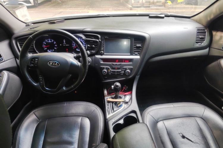Used Kia K5 2011 2.0L Automatic DLX Center Console