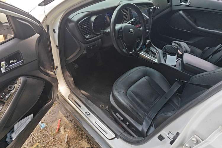 Used Kia K5 2011 2.0L Automatic DLX Driver Seat