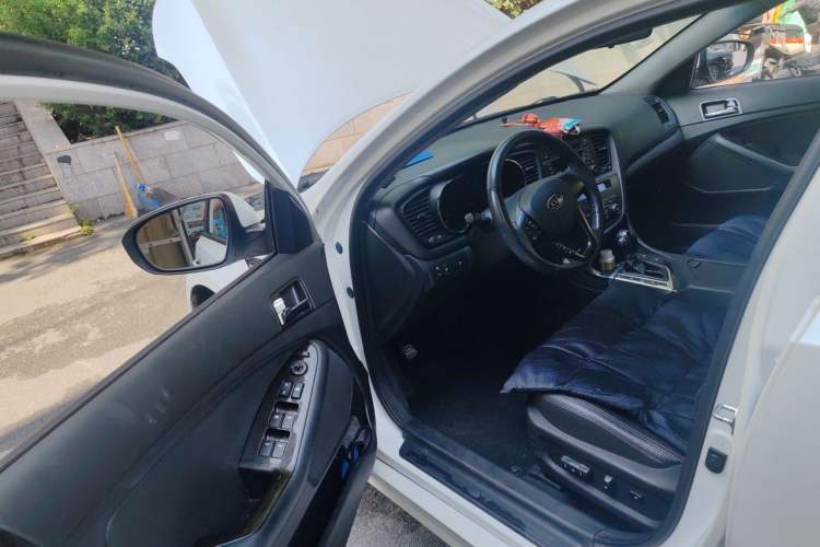Used Kia K5 2011 2.0L Automatic DLX Driver Seat