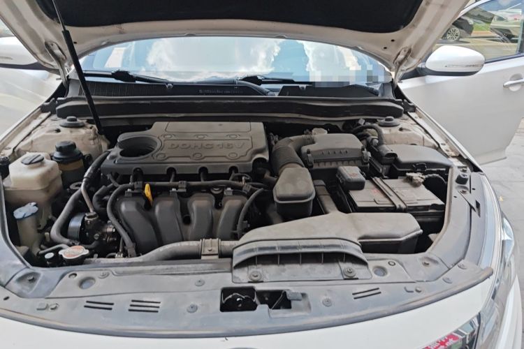 Used Kia K5 2011 2.0L Automatic DLX Engine Bay