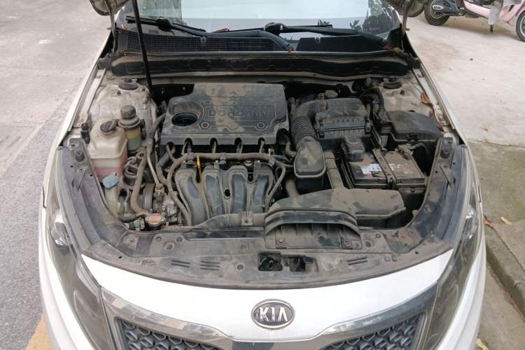 Used Kia K5 2011 2.0L Automatic DLX Engine Bay