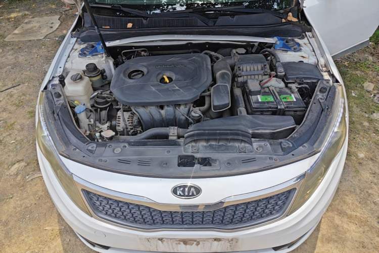 Used Kia K5 2011 2.0L Automatic DLX Engine Bay