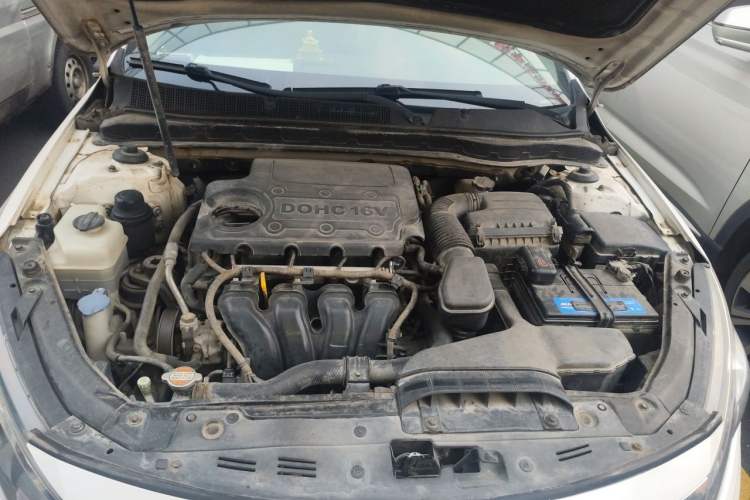 Used Kia K5 2011 2.0L Automatic DLX Engine Bay