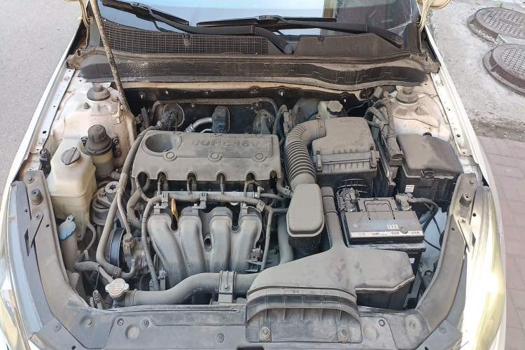 Used Kia K5 2011 2.0L Automatic GL Engine Bay