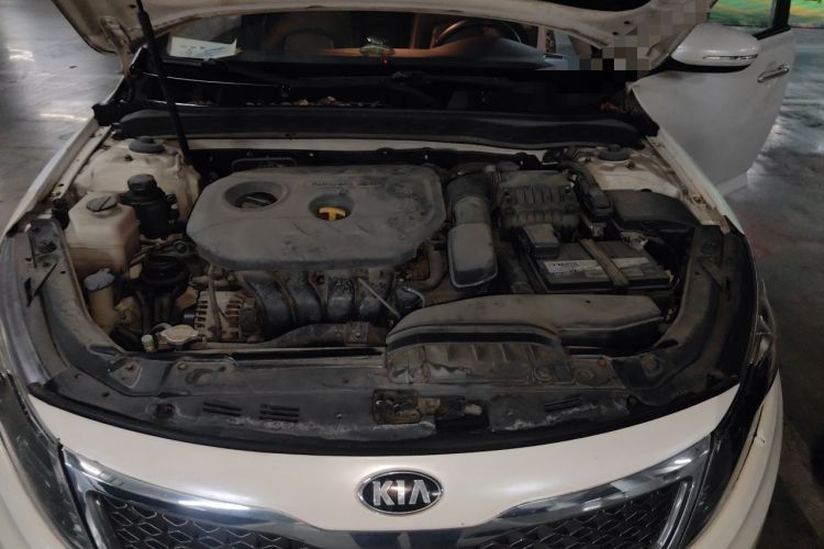 Used Kia K5 2011 2.0L Automatic DLX Engine Bay