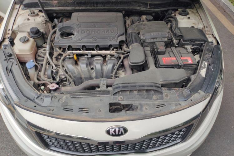 Used Kia K5 2011 2.0L Automatic DLX Engine Bay