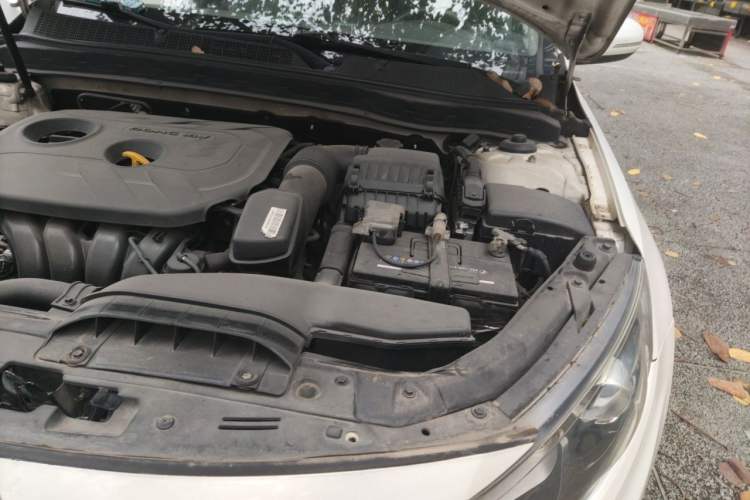 Used Kia K5 2011 2.0L Automatic DLX Engine Bay Left