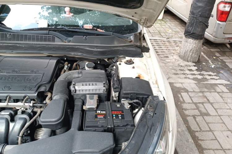 Used Kia K5 2011 2.0L Automatic DLX Engine Bay Left