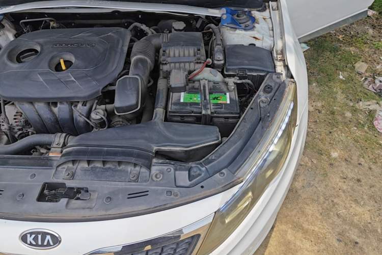 Used Kia K5 2011 2.0L Automatic DLX Engine Bay Left