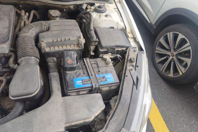 Used Kia K5 2011 2.0L Automatic DLX Engine Bay Left