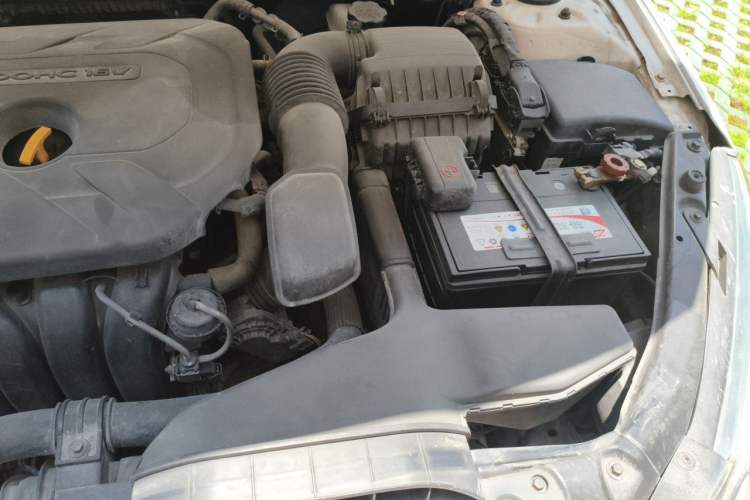 Used Kia K5 2011 2.0L Automatic GLS Engine Bay Left