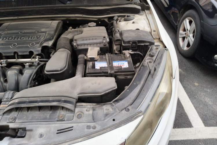 Used Kia K5 2011 2.0L Automatic GLS Engine Bay Left