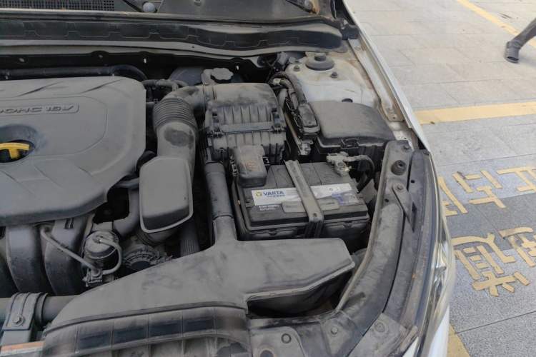 Used Kia K5 2011 2.0L Automatic DLX Engine Bay Left