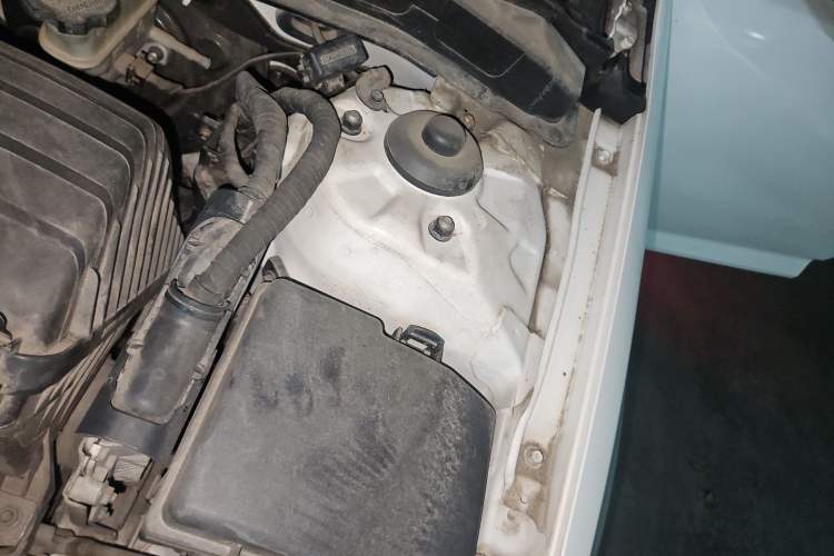 Used Kia K5 2011 2.0L Automatic Premium Engine Bay Left