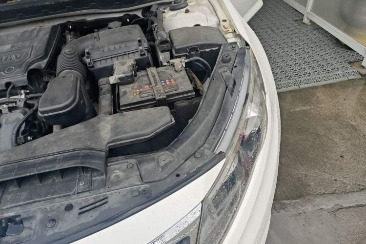 Used Kia K5 2011 2.0L Automatic DLX Engine Bay Left