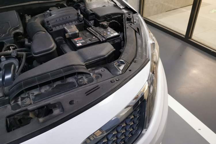 Used Kia K5 2011 2.0L Automatic DLX Engine Bay Left