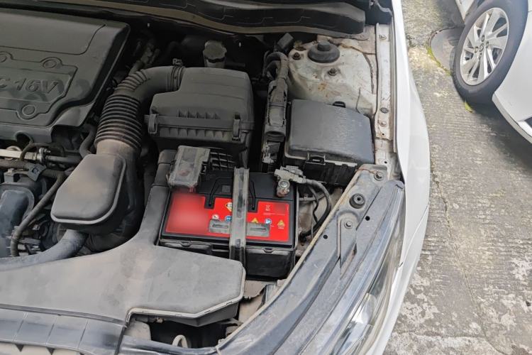 Used Kia K5 2011 2.0L Automatic Premium Engine Bay Left