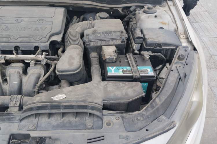 Used Kia K5 2011 2.0L Automatic DLX Engine Bay Left